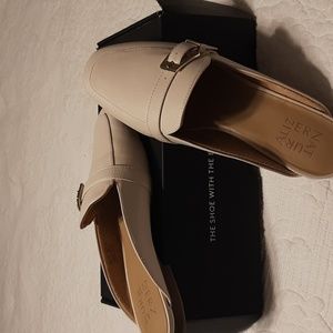 7.5 slide Naturalizer shoe